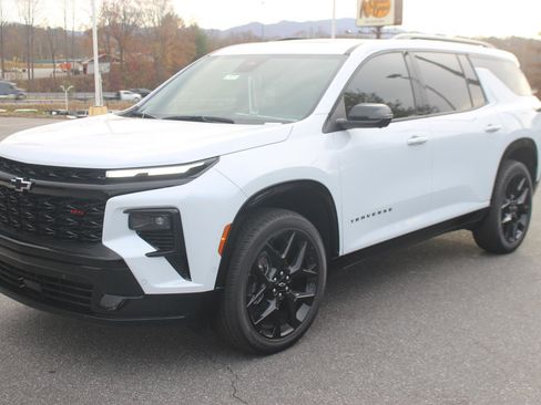 New 2026 Chevrolet Traverse RS image 3
