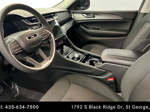 Used 2023 Jeep Grand Cherokee Laredo w/ Luxury Tech Group I image 15