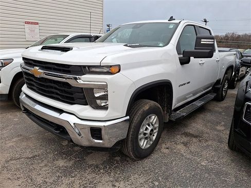 Used 2024 Chevrolet Silverado 2500 LT image 3