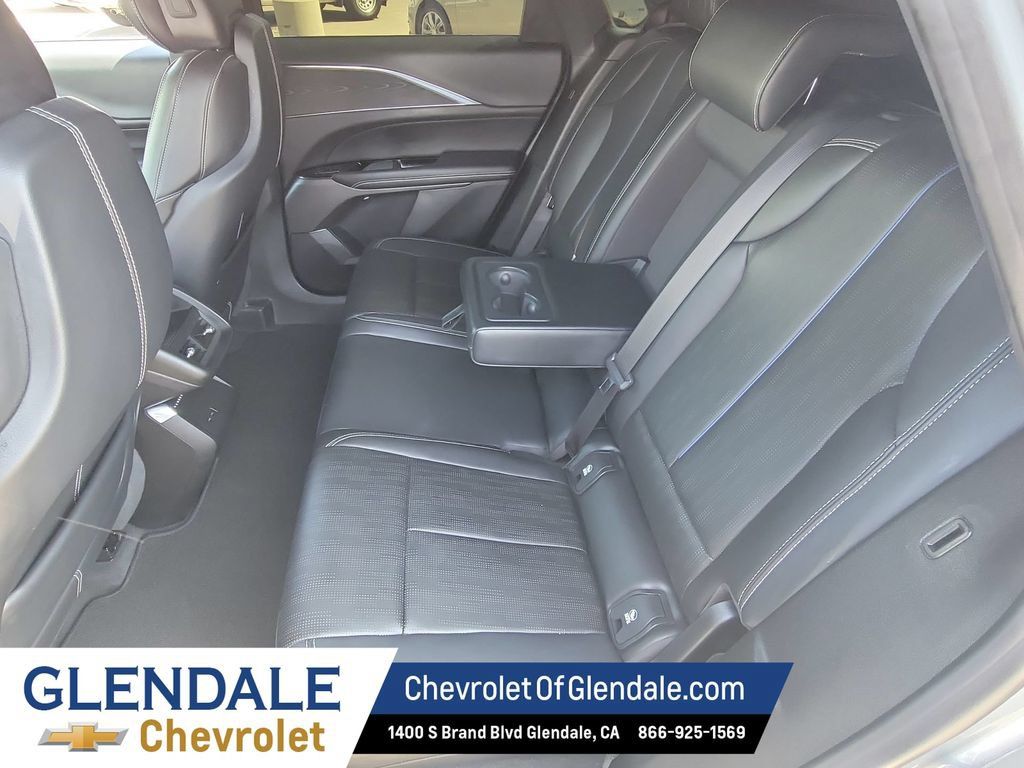 Used 2024 Cadillac Lyriq Luxury RWD image 13