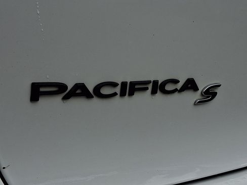 Used 2022 Chrysler Pacifica Touring-L w/ S Appearance Package FWD image 30