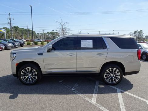 Used 2021 GMC Yukon Denali w/ Denali Premium Package image 7