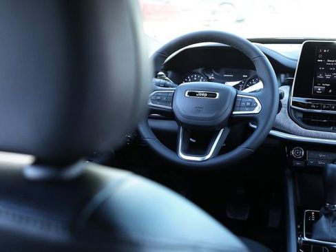 New 2025 Jeep Compass Latitude image 27