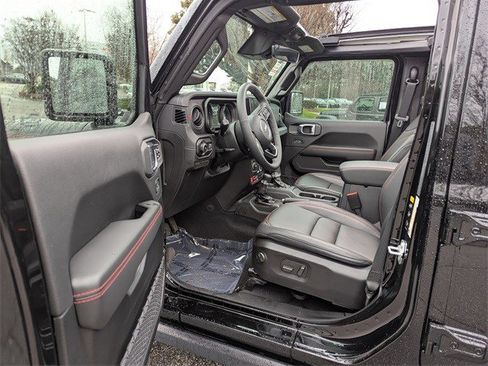 Used 2026 Jeep Wrangler Unlimited Rubicon w/ Technology Group image 8