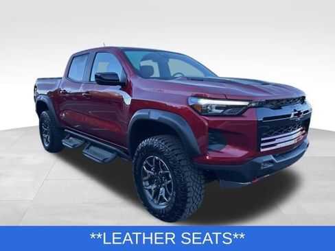 Used 2025 Chevrolet Colorado ZR2 w/ Technology Package image 8