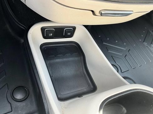 Used 2021 Chrysler Pacifica Touring-L FWD image 24