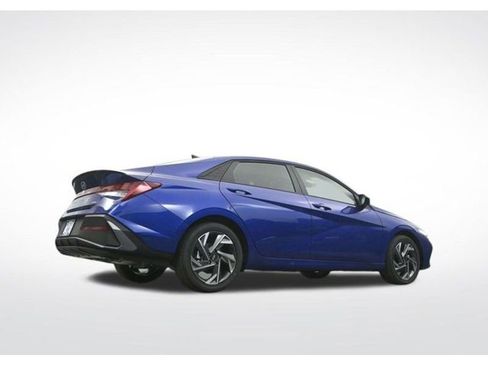 Used 2025 Hyundai Elantra SEL image 35