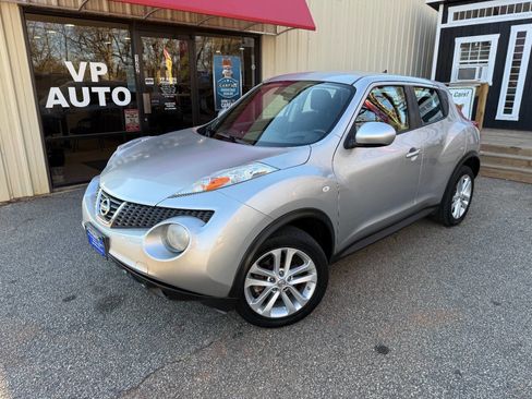 Used 2011 Nissan Juke S image 1