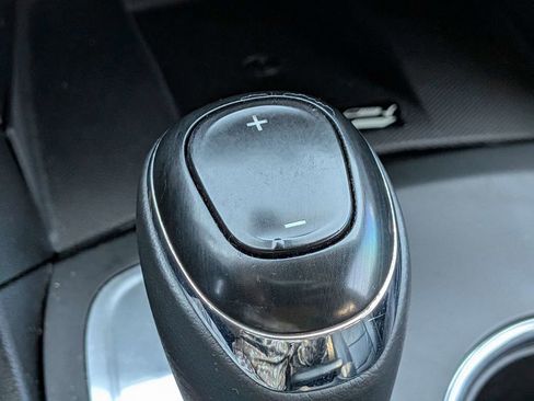 Used 2018 Chevrolet Equinox Premier image 20