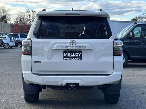 Used 2019 Toyota 4Runner SR5 Premium image 3