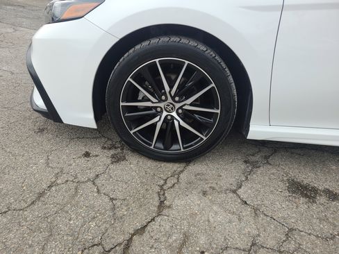 Used 2023 Toyota Camry SE image 10