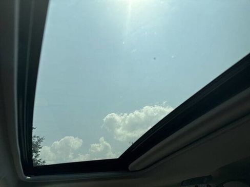 Used 2021 Toyota RAV4 Limited image 26