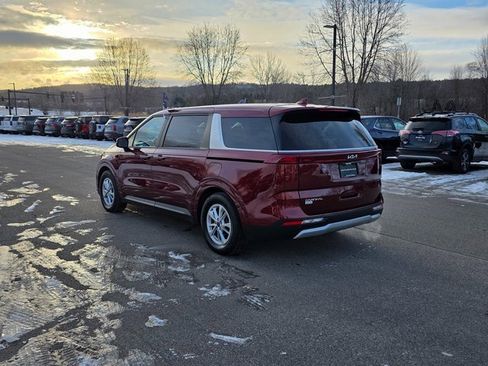 Certified 2024 Kia Carnival LX image 6