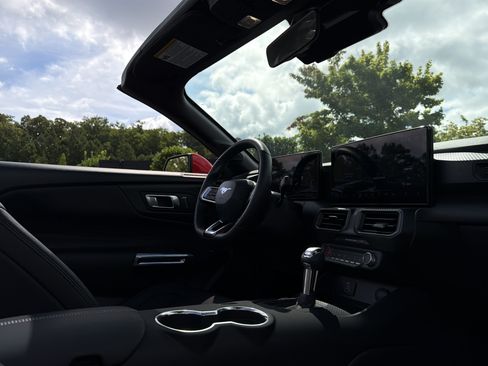 Used 2025 Ford Mustang Convertible RWD image 63