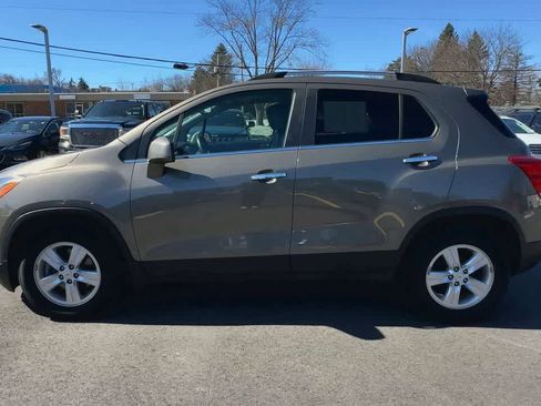 Used 2020 Chevrolet Trax LT w/ Sun & Sound Package image 5