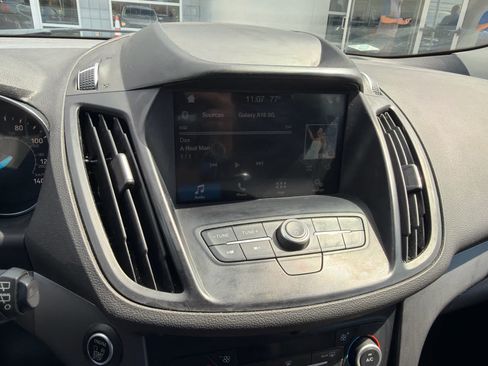 Used 2019 Ford Escape SE FWD image 8