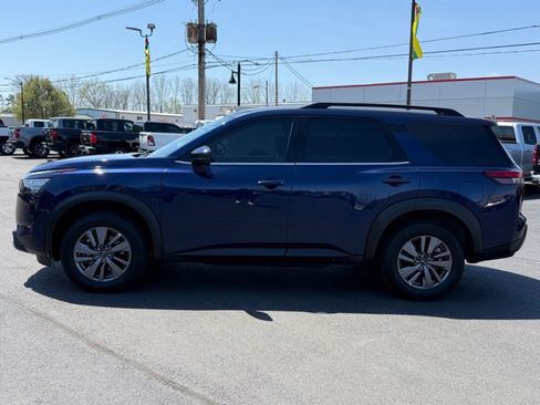 Used 2025 Nissan Pathfinder SV FWD image 5