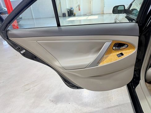 Used 2007 Toyota Camry XLE image 32