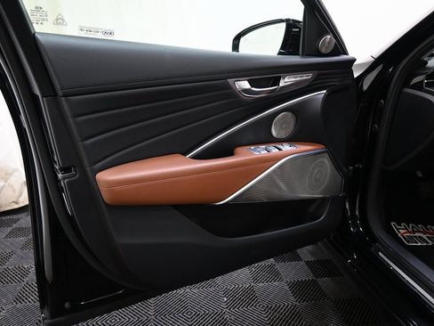 Used 2019 Kia K900 Luxury w/ VIP Package image 24