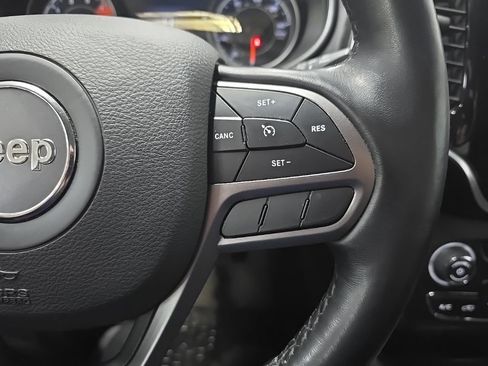 Used 2020 Jeep Cherokee Limited image 19