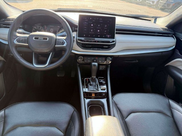 Used 2025 Jeep Compass Limited AWD/4WD image 15