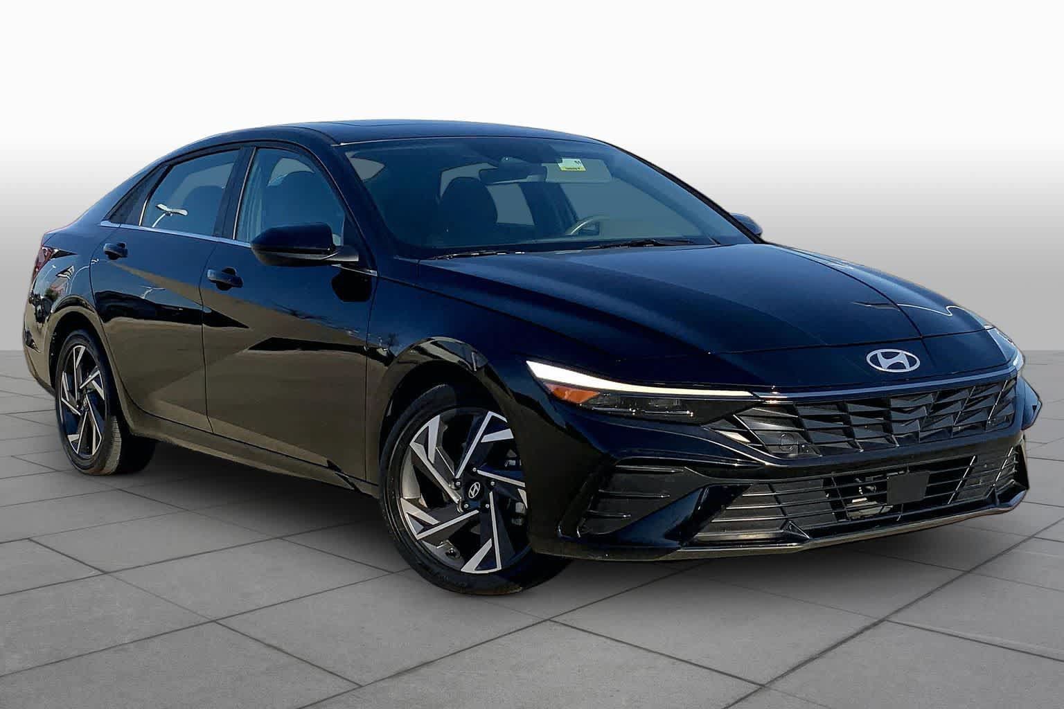 Used 2025 Hyundai Elantra SEL FWD image 3