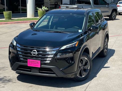 Used 2025 Nissan Rogue SV FWD image 9
