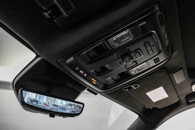 Used 2022 Cadillac Escalade Premium Luxury Platinum AWD/4WD image 28