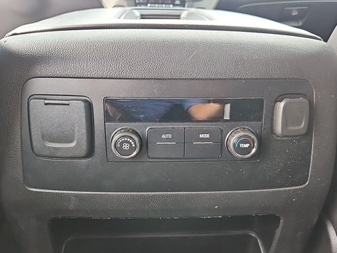 Used 2018 Chevrolet Suburban LT AWD/4WD image 18