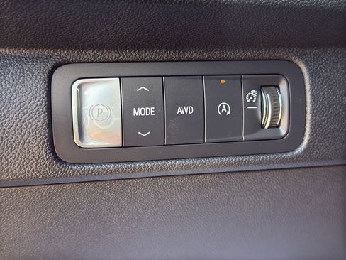 Used 2025 Chevrolet Traverse LT AWD/4WD image 13