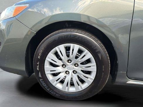 Used 2013 Toyota Camry LE FWD image 29