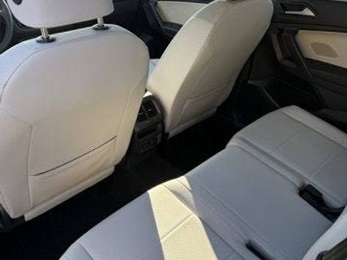 Certified 2021 Volkswagen Tiguan SEL image 9