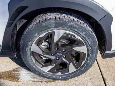 Used 2025 Subaru Crosstrek 2.5i Limited w/ Crosstrek Mirror Package image 39