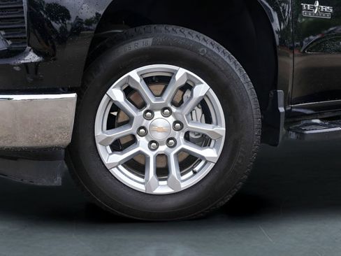 Used 2025 Chevrolet Silverado 1500 LT w/ Convenience Package II image 4