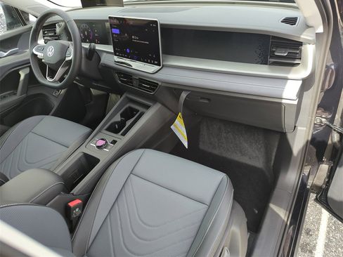 New 2026 Volkswagen Tiguan SE image 23