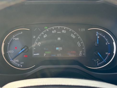 Used 2025 Toyota RAV4 LE image 40