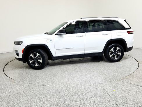 Used 2022 Jeep Grand Cherokee Limited 4xe w/ Luxury Tech Group II image 2