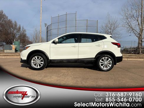 Used 2018 Nissan Rogue Sport S w/ S Appearance Package image 1