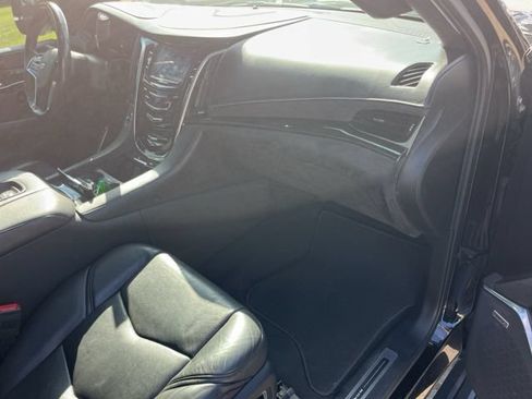Used 2020 Cadillac Escalade Platinum AWD/4WD image 37