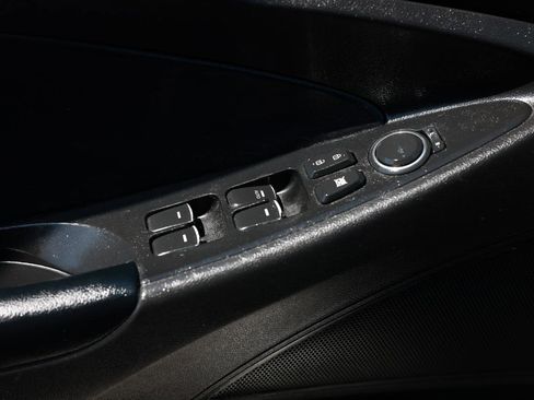 Used 2013 Hyundai Sonata Limited w/ Premium Pkg FWD image 37