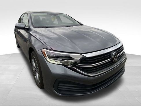 Used 2024 Volkswagen Jetta SE FWD image 13