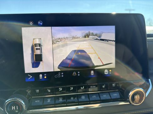 Used 2023 Chevrolet Colorado ZR2 w/ ZR2 Convenience Package III image 25