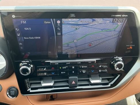 Used 2022 Toyota Highlander Platinum AWD/4WD image 22