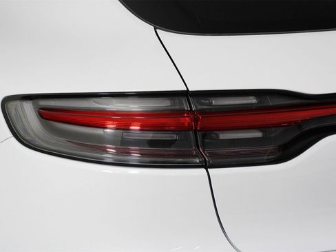 Certified 2025 Porsche Macan S image 21