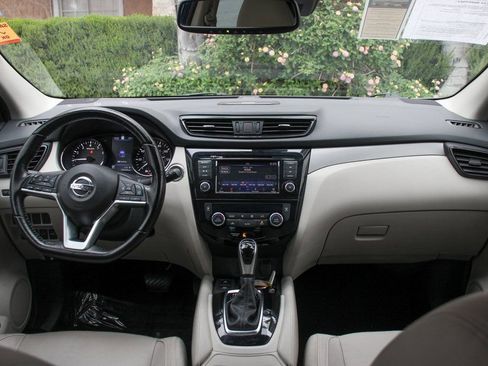 Used 2020 Nissan Rogue Sport SL w/ Premium Package image 25