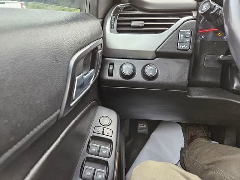 Used 2018 Chevrolet Suburban LT AWD/4WD image 12