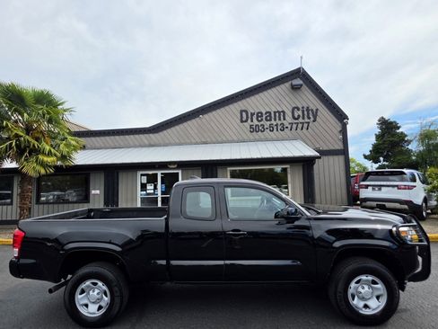 Used 2017 Toyota Tacoma SR w/ SR Convenience Package AWD/4WD image 1