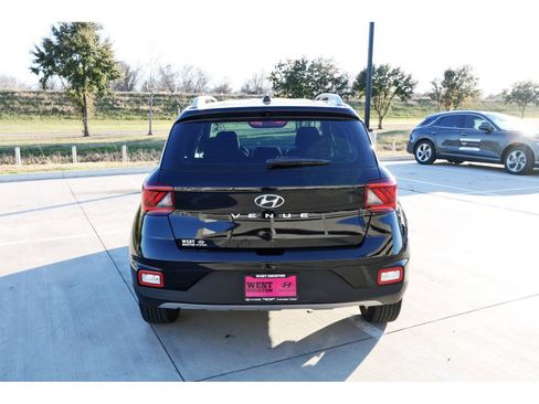 Certified 2025 Hyundai Venue SEL image 8