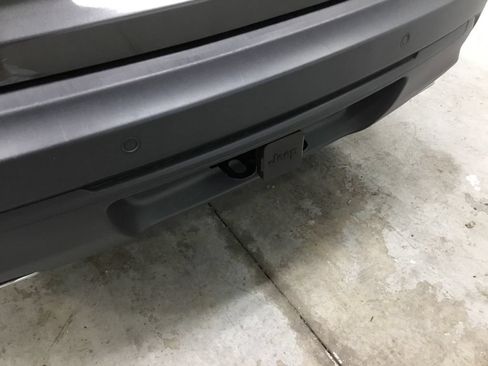Used 2019 Jeep Cherokee Latitude Plus AWD/4WD image 36