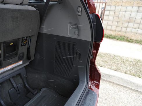 Used 2015 Toyota Sienna LE image 31